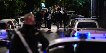 Απίστευτο επεισόδιο στον Κολωνό: 27χρονος Αλβανός παρέσυρε επίτηδες 22χρονο με το αυτοκίνητο