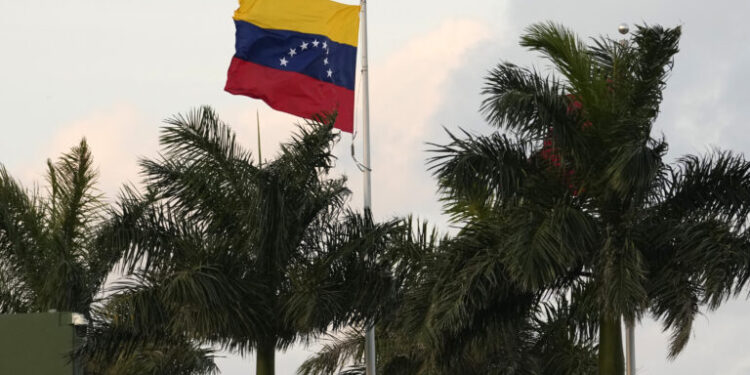 Το Καράκας καταγγέλλει τις ΗΠΑ ότι προετοιμάζουν στρατιωτική επιχείρηση στη Βενεζουέλα