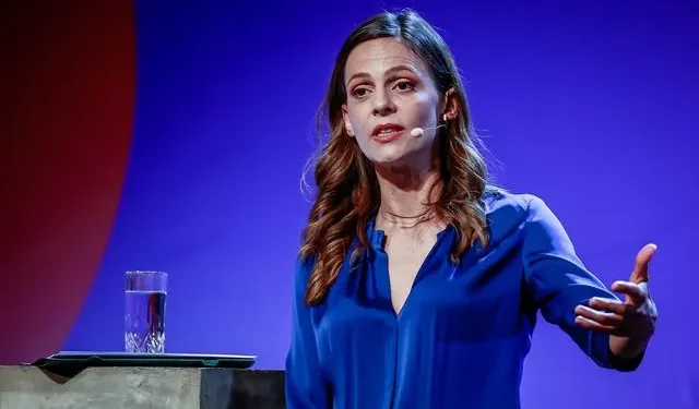 Διάλεξη Έφης Αχτσιόγλου στο Queen Mary του Λονδίνου: "Έτσι μειώσαμε 26 μονάδες την αδήλωτη εργασία"