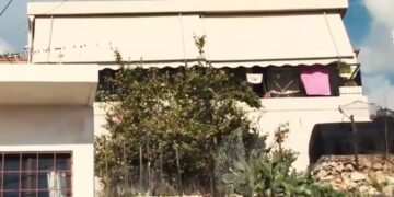Κερατσίνι: Εγγονός εντόπισε νεκρούς τον παππού του και τη γιαγιά του στο μπαλκόνι του σπιτιού τους - Δεν άντεξαν τον θάνατο του παιδιού τους