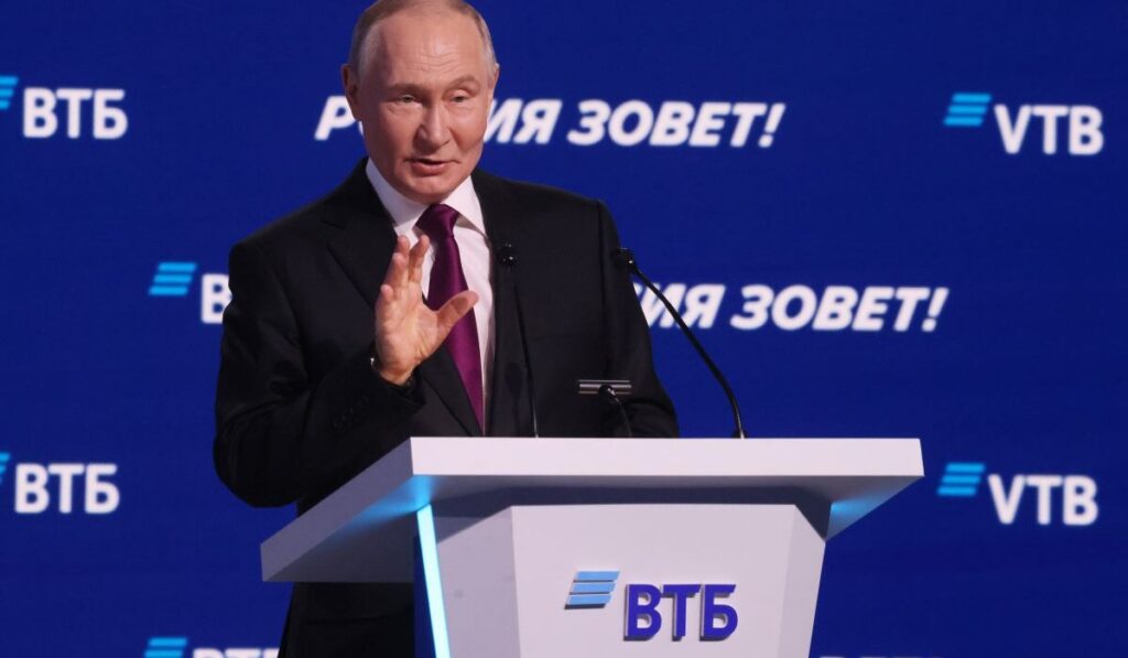 Πούτιν: «Εάν η Ευρώπη ξεκινήσει πόλεμο μαζί μας, θα είναι πολύ γρήγορος. Με την Ουκρανία ενεργούμε χειρουργικά, προσεκτικά. Δεν πρόκειται για πόλεμο με την κυριολεκτική, σύγχρονη έννοια της λέξης»