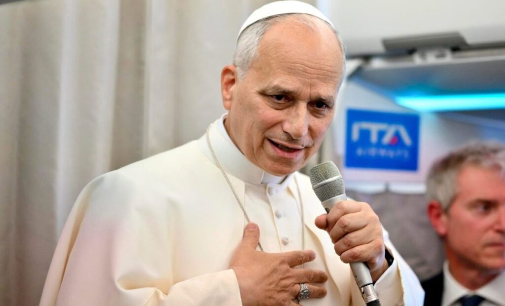 Ο πάπας Λέων καλεί τον Τραμπ να αποφύγει τη χρήση βίας για την ανατροπή του προέδρου της Βενεζουέλας, Νίκολας Μαδούρο