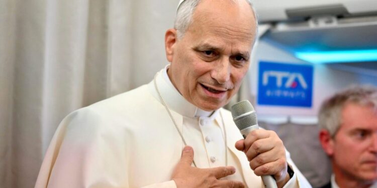 Ο πάπας Λέων καλεί τον Τραμπ να αποφύγει τη χρήση βίας για την ανατροπή του προέδρου της Βενεζουέλας, Νίκολας Μαδούρο