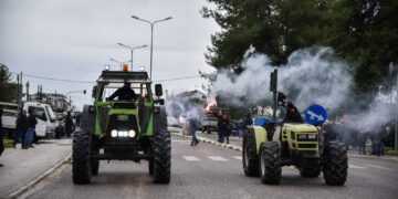 Αγροτικές κινητοποιήσεις: Κλιμακώνουν οι αγρότες - Κλειστοί δρόμοι και διαμαρτυρίες σε όλη τη χώρα