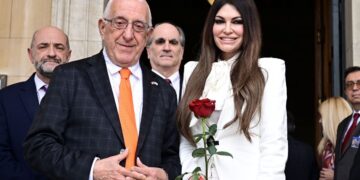 Η Κίμπερλι Γκίλφοϊλ στη Βουλή - Θερμή υποδοχή από τον Νικήτα Κακλαμάνη