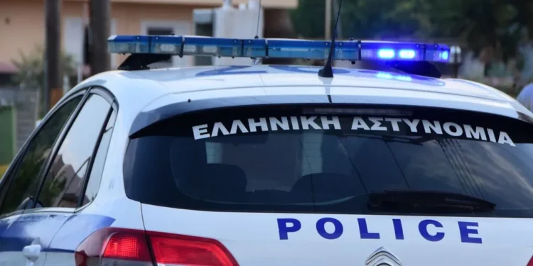 Απίστευτο περιστατικό στο ΑΤ Κυψέλης: Υδραυλικός εντόπισε εννέα πιστόλια φωτοβολίδων στο κεντρικό φρεάτιο αποχέτευσης