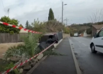 Απίστευτο δυστύχημα στη Γαλλία: Τρεις νεαροί πνίγηκαν όταν το αυτοκίνητό τους έπεσε ανάποδα σε πισίνα