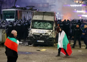 Βουλγαρία: Η κυβέρνηση απέσυρε τον προϋπολογισμό μετά τις ογκώδεις διαδηλώσεις