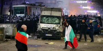 Βουλγαρία: Η κυβέρνηση απέσυρε τον προϋπολογισμό μετά τις ογκώδεις διαδηλώσεις