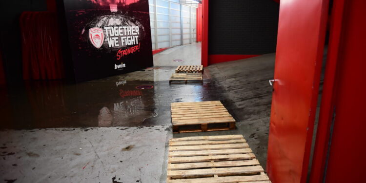 Euroleague: Αναβλήθηκε λόγω της κακοκαιρίας ο αγώνας Ολυμπιακού – Φενέρ στο ΣΕΦ