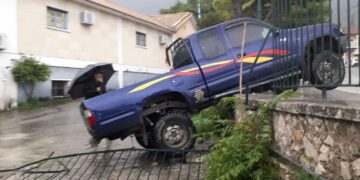 Ζάκυνθος: Αυτοκίνητο έπεσε σε προαύλιο σχολείου εν ώρα μαθήματος