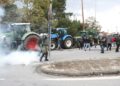 Αγροτικές κινητοποιήσεις: Επεισόδια στη Θεσσαλονίκη – Σκληραίνουν τη στάση τους οι αγρότες