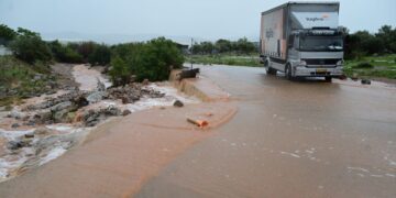 Σαρώνει τη χώρα η κακοκαιρία Byron: Εκτεταμένες ζημιές σε Δυτική Αττική και Λακωνία