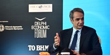 Μήνυμα Μητσοτάκη για "σεμνότητα" στο εσωτερικό της κυβέρνησης: «Χαμηλά το βλέμμα»