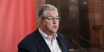 Δ. Κουτσούμπας από το μπλόκο των αγροτών στη Νίκαια: “Θα είμαστε στους δρόμους του αγώνα. Βαστάτε γερά!”