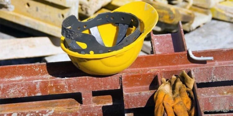 Θανατηφόρο εργατικό δυστύχημα στο εργοτάξιο του Ελληνικού - Νεκρός 25χρονος εργάτης μετά την πτώση του από το δεύτερο όροφο της οικοδομής