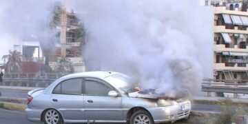 Π. Φάληρο: Φωτιά σε Ι.Χ. έξω από το γήπεδο Καραϊσκάκη