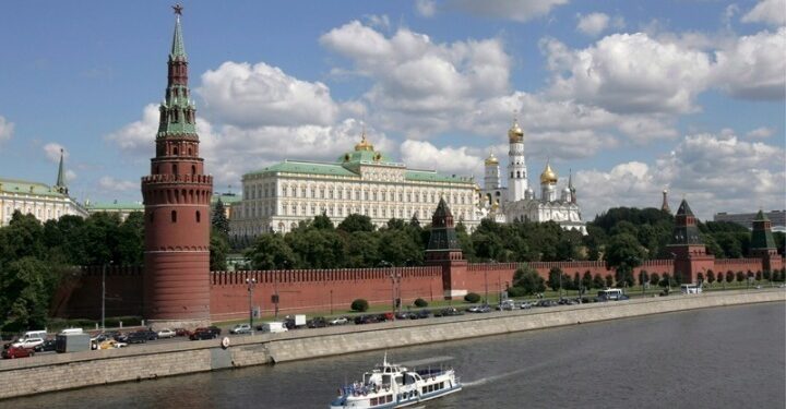 Κρεμλίνο: "Θετικό βήμα της αμερικανικής κυβέρνησης το ότι παύει να χαρακτηρίζεται η Ρωσία άμεση απειλή"