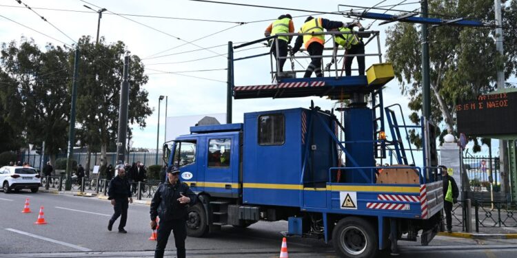 «Ξηλώνονται από σήμερα οι γραμμές 17 και 20 των τρόλει - Αντικαθίστανται από ηλεκτρικά λεωφορεία