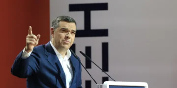 Τι απαντά ο Αλέξης Τσίπρας για «εξώστη» και κυβέρνηση