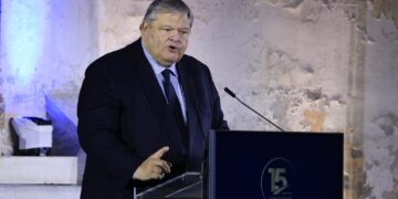 Ευ. Βενιζέλος στην εκδήλωση για τα 15 χρόνια της εφημερίδας «Δημοκρατία»: "Η χώρα δεν μπορεί να πορευθεί με ασύμμετρο πολιτικό σύστημα – Κρίση Δημοκρατίας υπάρχει όταν έχει καταστεί μη διακυβερνησίμη"