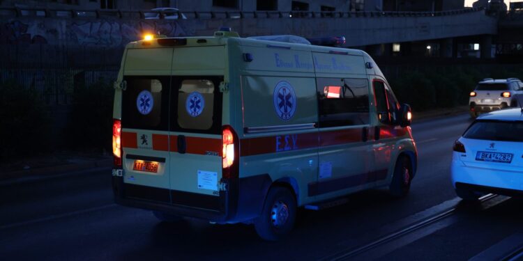 Σοβαρό τροχαίο στην παλαιά εθνική Λαμίας-Αθηνών, στο τμήμα από την Αμφίκλεια προς την Κάτω Τιθορέα: Σφοδρή σύγκρουση ανάμεσα σε δύο νταλίκες και ένα ΙΧ