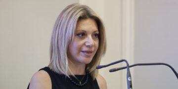 Ομιλία Μαρίας Καρυστιανού σε εκδήλωση στο Ευρωπαϊκό Κοινοβούλιο: "Η Κομισιόν ήξερε την έλλειψη τηλεματικού αλλά δεν έκανε απολύτως τίποτα"