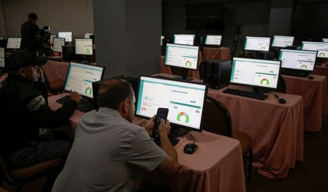 Νίκος Ανδρουλάκης στα μπλόκα των αγροτών σε Καρδίτσα και Τρίκαλα: "Ο πρωτογενής τομέας πληρώνει την ανικανότητα της κυβέρνησης"