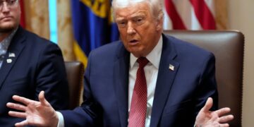 Πρωτοφανής επίθεση Τραμπ στους Ευρωπαίους ηγέτες: "Είναι ανίκανοι – Ο Ζελένσκι πρέπει να κάνει εκλογές"