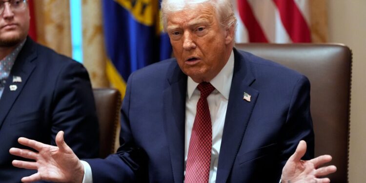 Πρωτοφανής επίθεση Τραμπ στους Ευρωπαίους ηγέτες: "Είναι ανίκανοι – Ο Ζελένσκι πρέπει να κάνει εκλογές"