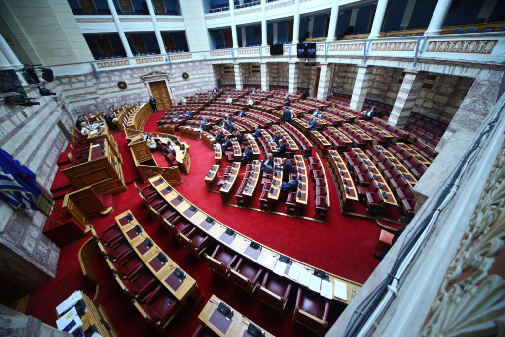 Βουλή: Κυρώθηκαν οι συμβάσεις για τη "χρηματοδότηση, λειτουργία, συντήρηση και εκμετάλλευση της Εγνατίας Οδού και Τριών Καθέτων Οδικών Αξόνων, την Αττική Οδό και το αεροδρόμιο Καστελίου"