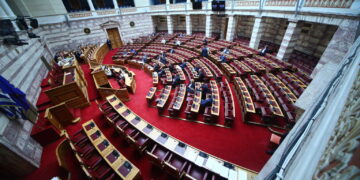 Βουλή: Κυρώθηκαν οι συμβάσεις για τη "χρηματοδότηση, λειτουργία, συντήρηση και εκμετάλλευση της Εγνατίας Οδού και Τριών Καθέτων Οδικών Αξόνων, την Αττική Οδό και το αεροδρόμιο Καστελίου"