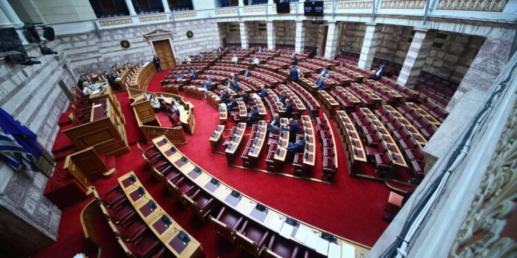 Βουλή: Κυρώθηκαν οι συμβάσεις για τη "χρηματοδότηση, λειτουργία, συντήρηση και εκμετάλλευση της Εγνατίας Οδού και Τριών Καθέτων Οδικών Αξόνων, την Αττική Οδό και το αεροδρόμιο Καστελίου"