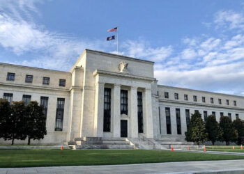 Η αμερικανική κεντρική τράπεζα (Fed) μείωσε τα επιτόκια κατά 25 μονάδες βάσης