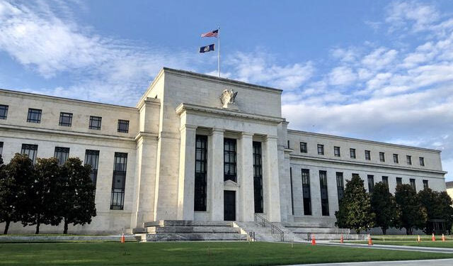 Η αμερικανική κεντρική τράπεζα (Fed) μείωσε τα επιτόκια κατά 25 μονάδες βάσης