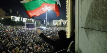 Βουλγαρία: Ο πρωθυπουργός Ρόσεν Ζελιάζκο ανακοίνωσε την παραίτηση της κυβέρνησης μετά τις μαζικές διαδηλώσεις