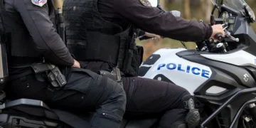 Συνελήφθησαν τέσσερις ανήλικοι, μέλη συμμορίας ανηλίκων, που λήστευε γυναίκες σε καταστήματα και περίπτερα στα Βόρεια Προάστια