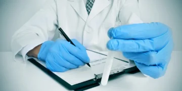 Σε 7 κλινικές στην Ελλάδα έχει δώσει το σπέρμα του ο Δανός «Δότης 7069» με το «γονίδιο του καρκίνου»