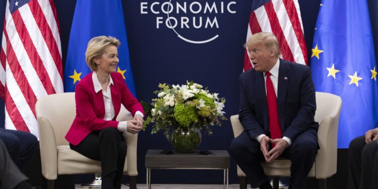 Απάντηση της φον ντερ Λάιεν στον Τραμπ για «αδύναμη ηγεσία» στην ΕΕ: "Κανείς άλλος δεν πρέπει να παρεμβαίνει στη Δημοκρατία της Ευρώπης"
