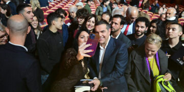 Δημοσκόπηση της RealPolls: Το 93,4% των ψηφοφόρων του ΣΥΡΙΖΑ πηγαίνουν στο «κόμμα Τσίπρα»