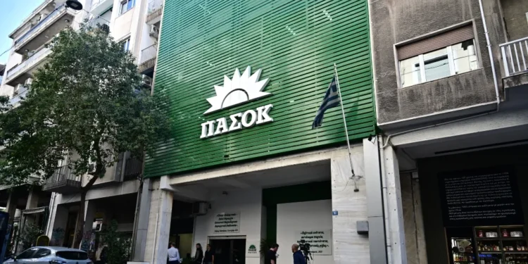 ΠΑΣΟΚ: Διαγράφεται ο Γιώργος Λαμπράκης μετά την σύλληψή του για το σκάνδαλο του ΟΠΕΚΕΠΕ