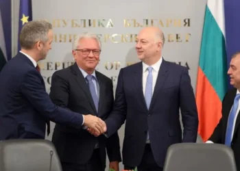 Το βουλγαρικό κοινοβούλιο έκανε δεκτή παμψηφεί την παραίτηση της κυβέρνησης του Ρόσεν Ζελιάσκοφ