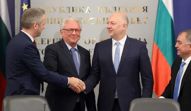 Το βουλγαρικό κοινοβούλιο έκανε δεκτή παμψηφεί την παραίτηση της κυβέρνησης του Ρόσεν Ζελιάσκοφ