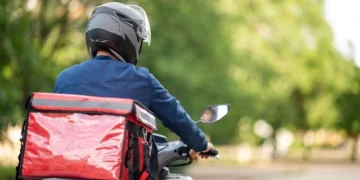 Πειραιάς: 20χρονος οδηγός ΙΧ ξυλοκόπησε 47χρονο διανομέα για την προτεραιότητα