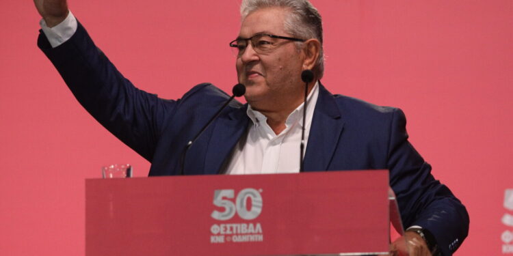 Δ. Κουτσούμπας στη συναυλία για τα 100 χρόνια από τη γέννηση του Μ. Θεοδωράκη: "Το έργο του έχει καταφέρει να εκφράσει ζωντανά το έπος της λαϊκής πάλης του 20ου αιώνα"