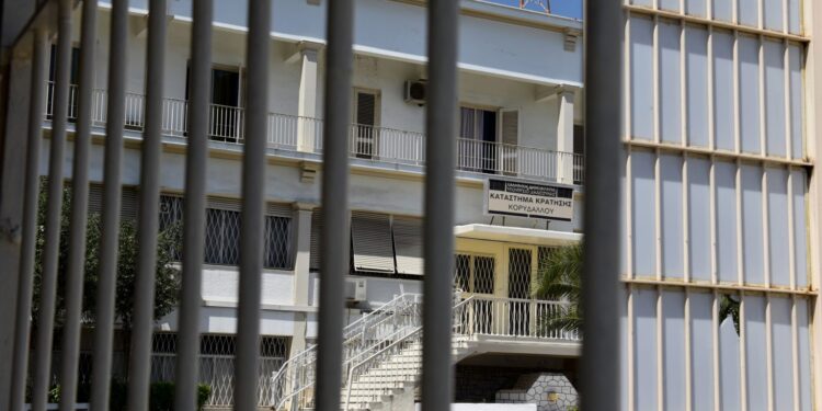 Φυλακές Κορυδαλλού: Έφοδος της αστυνομίας - Βρέθηκαν τέσσερα κινητά τηλέφωνα