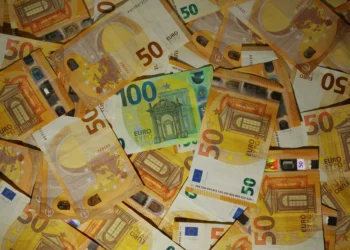 Μέχρι ποια ημερομηνία πρέπει να καταβληθεί το Δώρο Χριστουγέννων – Τι πρέπει να κάνετε αν δεν το λάβετε