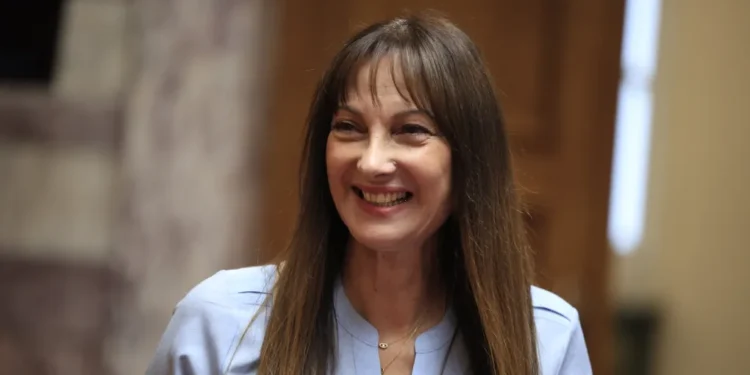 Επίθεση της Έλενας Κουντουρά κατά της κυβέρνησης, μετά την παραπομπή της Ελλάδας στο δικαστήριο της Ε.Ε.