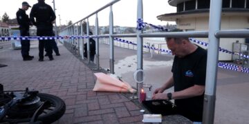 Σοκ στην Αυστραλία από την τρομοκρατική επίθεση στην παραλία Μπόνταϊ στο Σίδνεϊ: Τουλάχιστον 12 νεκροί και 29 τραυματίες