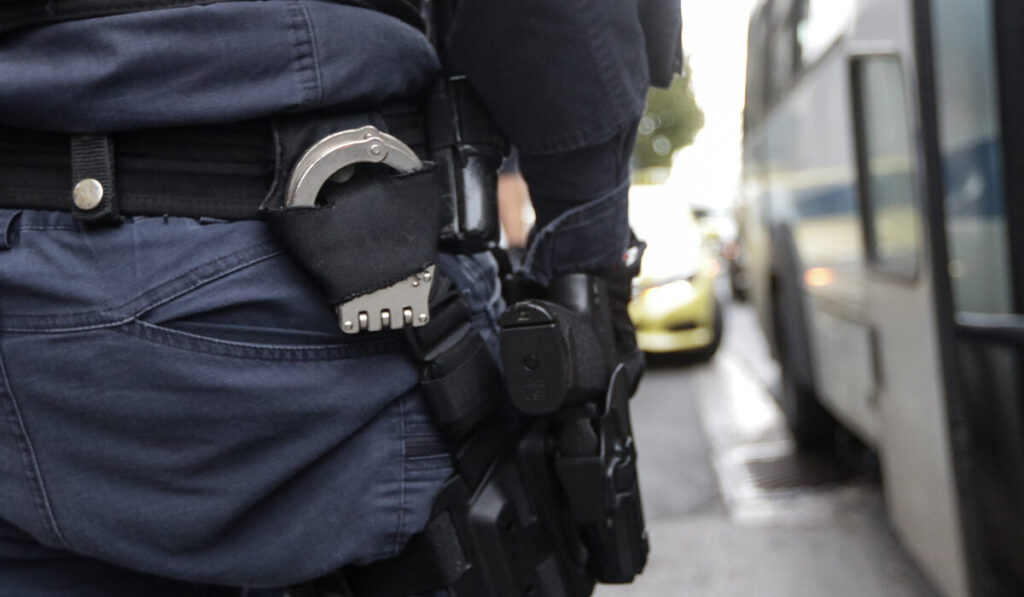 Θεσσαλονίκη: Συνελήφθησαν τρεις αστυνομικοί που έπαιρναν «φακελάκια» αντί να κόβουν κλήσεις